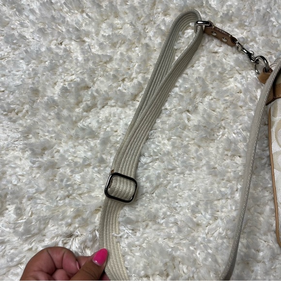 Coach white and brown with the classuc C design crossbody - Picture 4 of 9